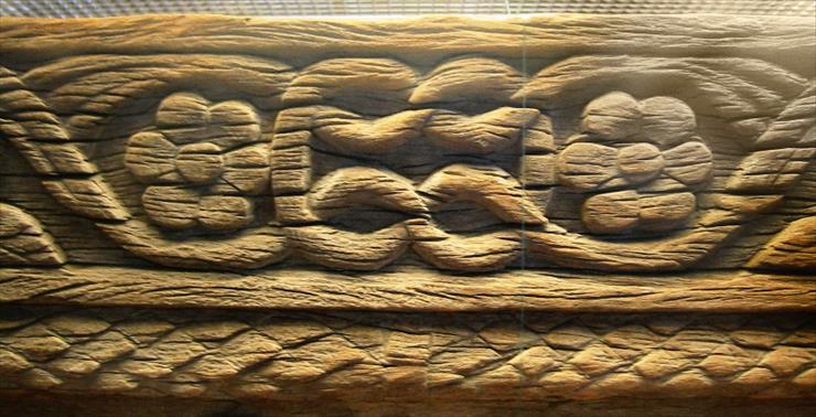 Prehistoria - obrazy - LoulanCarvedWoodenBeam. Rzeźbiona drewniana belka z Loulan, Tarim Basin, 3-4 wiek ne.JPG