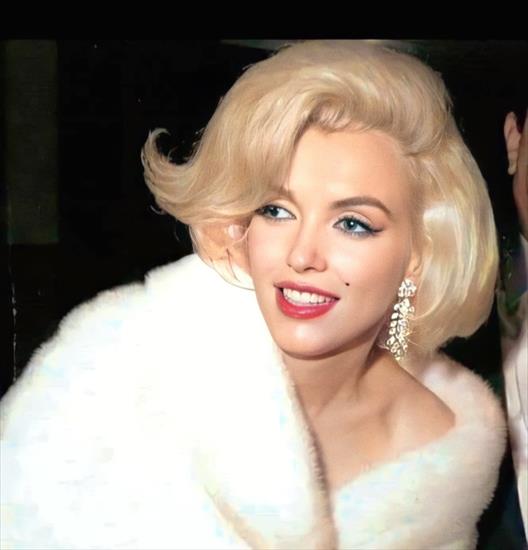 Marilyn Monroe - FnWElxWWIA4D6qo.jpg