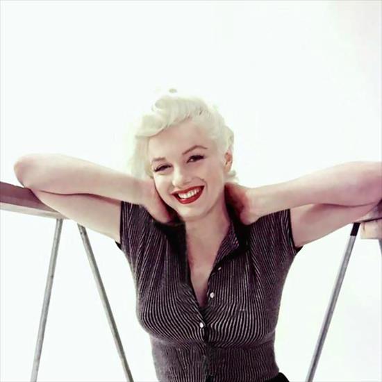 Marilyn Monroe - Fys--YWXwAEWOrL.jpg